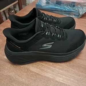 Skechers MAX Cushion Black SZ 10 WIDE Slip ins
